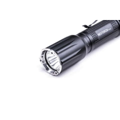 LANTERNA TÁTICA TA30 – 1300 LUMENS LANTERNA TÁTICA TA30 – 1300 LUMENS